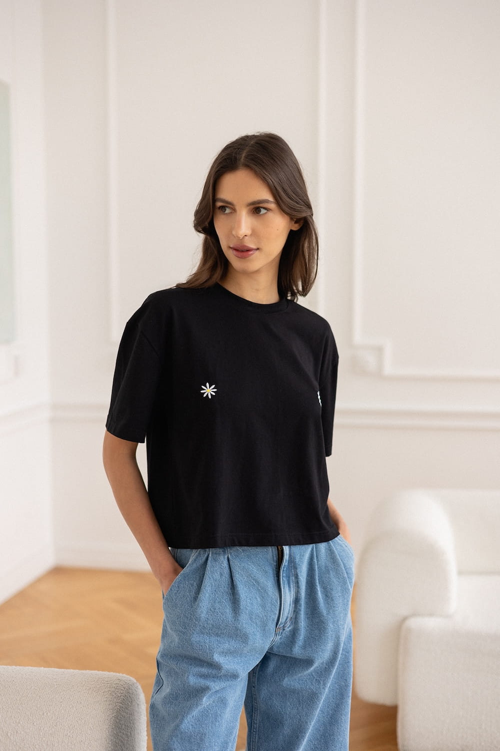 T-shirt Crop-Voilà Czarny Białe Stokrotki